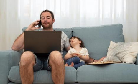 L'uso dei dispositivi mobili per lavoro ci rende insopportabili in famiglia