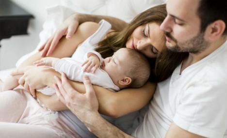 Quando nasce un bambino la soddisfazione dei padri aumenta piu' di quella delle madri