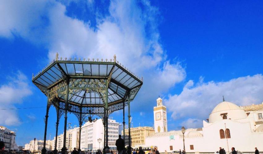 Vivere nella bolla di Algeri tra contrasti e possibilita'