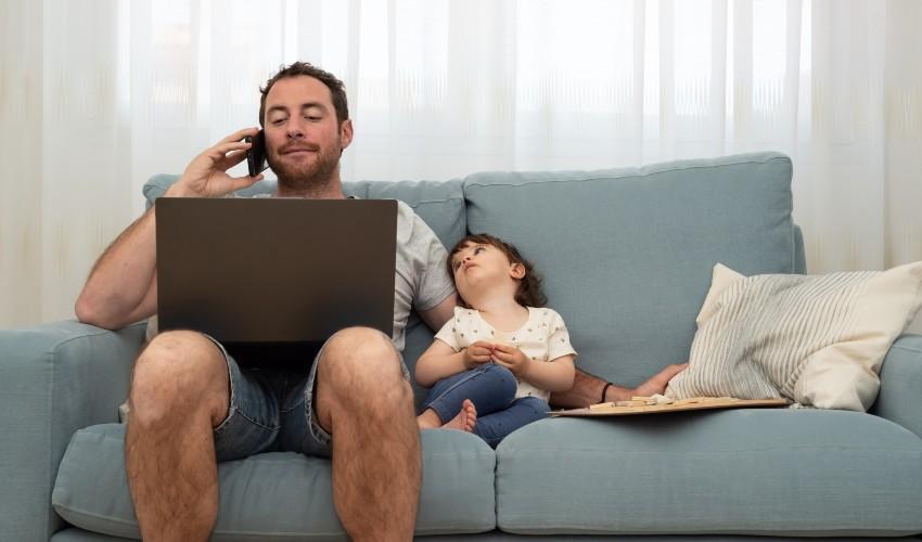 L'uso dei dispositivi mobili per lavoro ci rende insopportabili in famiglia